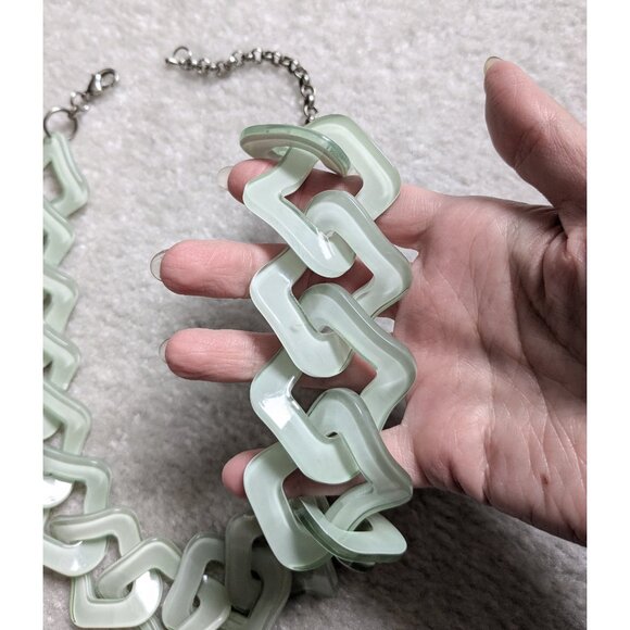 Vintage 80's Oversized Chunky Lucite Chain Link Statement Necklace - Funky, Boho - Picture 4 of 5